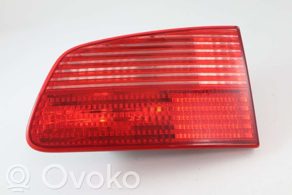 Saab 9-5 Aizmugurējais lukturis pārsegā 