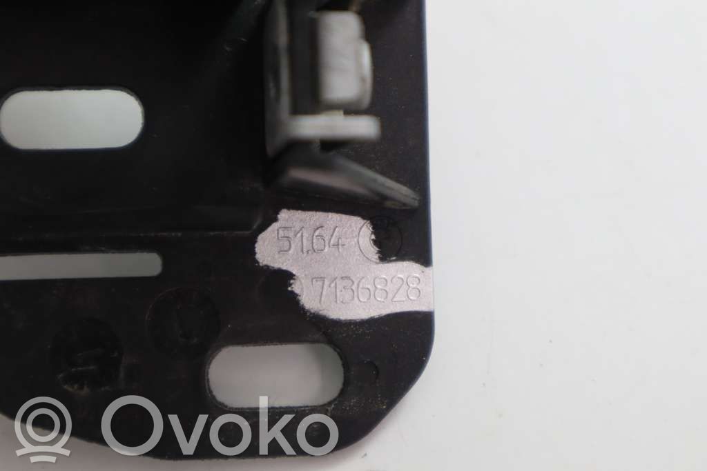 BMW 3 E90 E91 Headlight/headlamp mounting bracket 