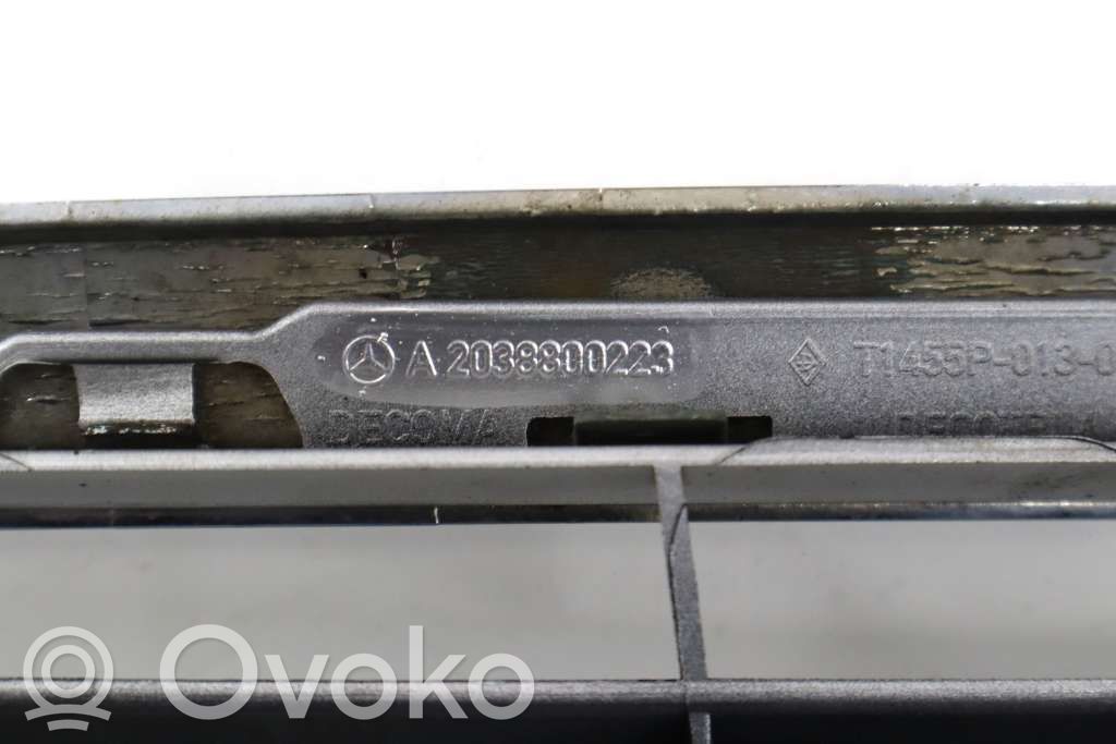 Mercedes-Benz C W203 Mascherina inferiore del paraurti anteriore