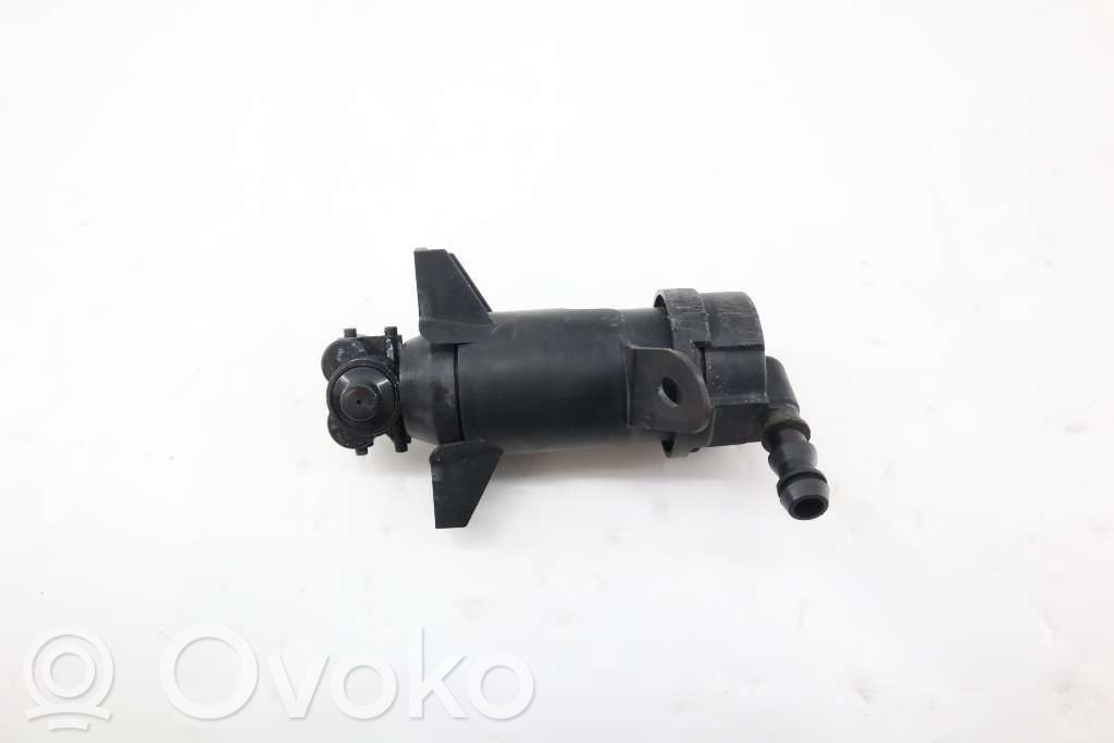 Audi A4 S4 B7 8E 8H Dysza spryskiwacza lampy przedniej 