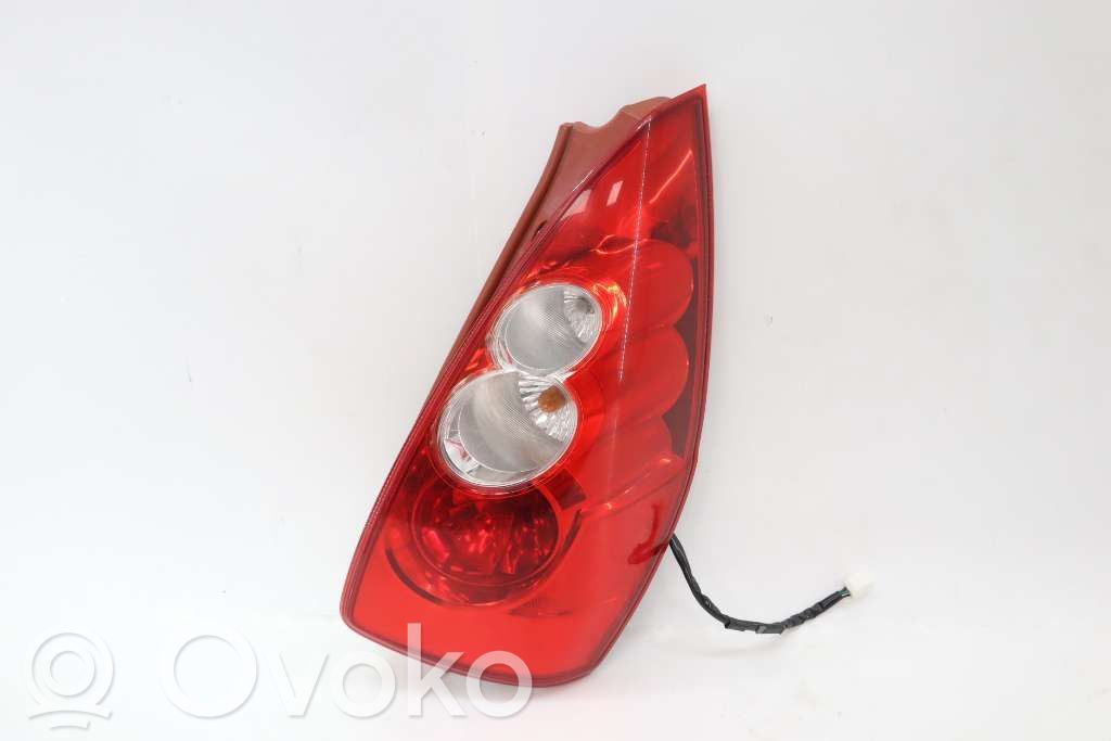 Mazda 5 Aizmugurējais lukturis virsbūvē 
