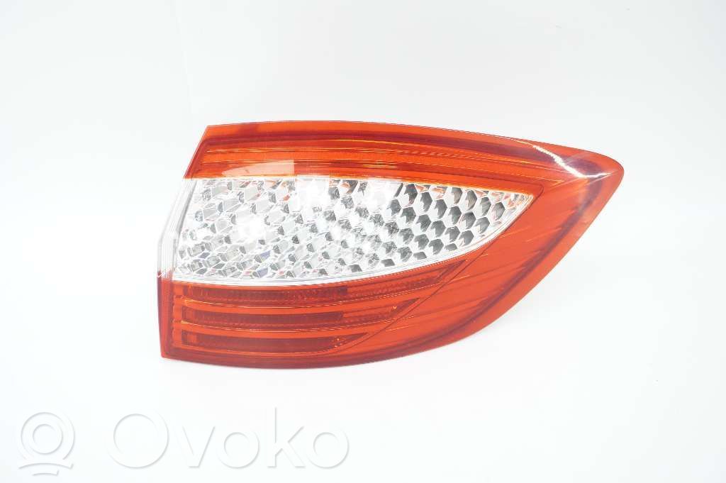 Ford Mondeo MK IV Lampă spate în caroserie 