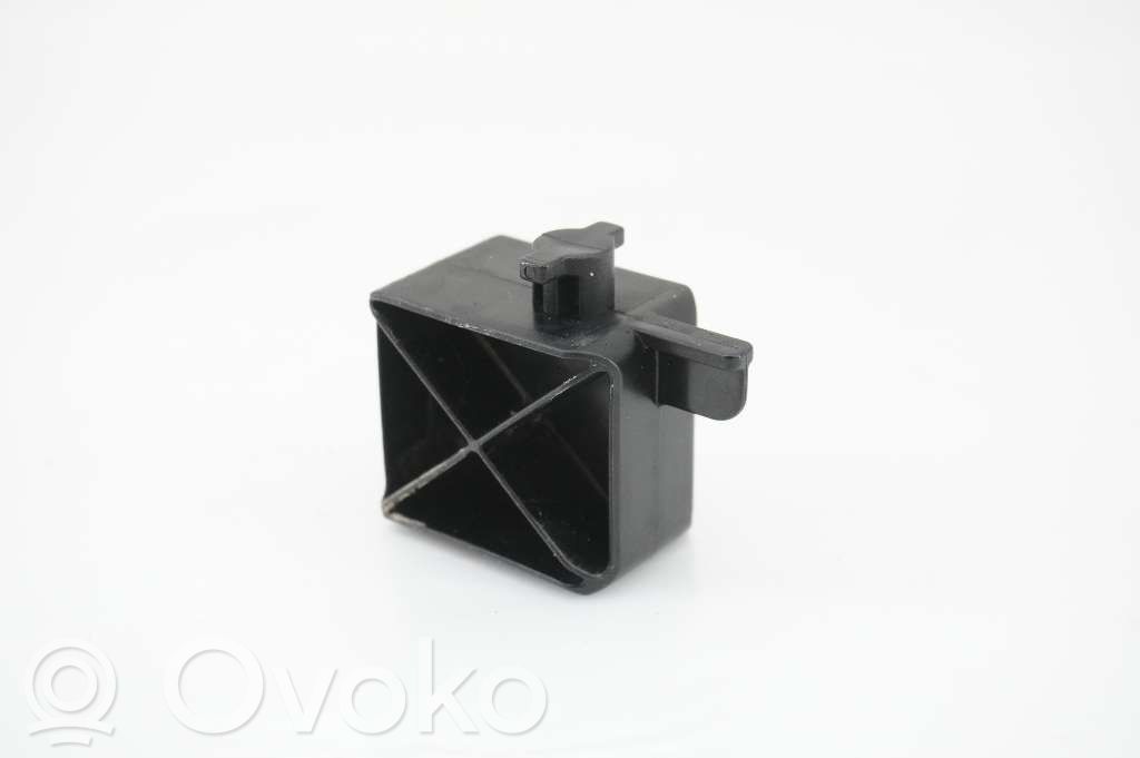 Volvo S60 Radiator support slam panel bracket 