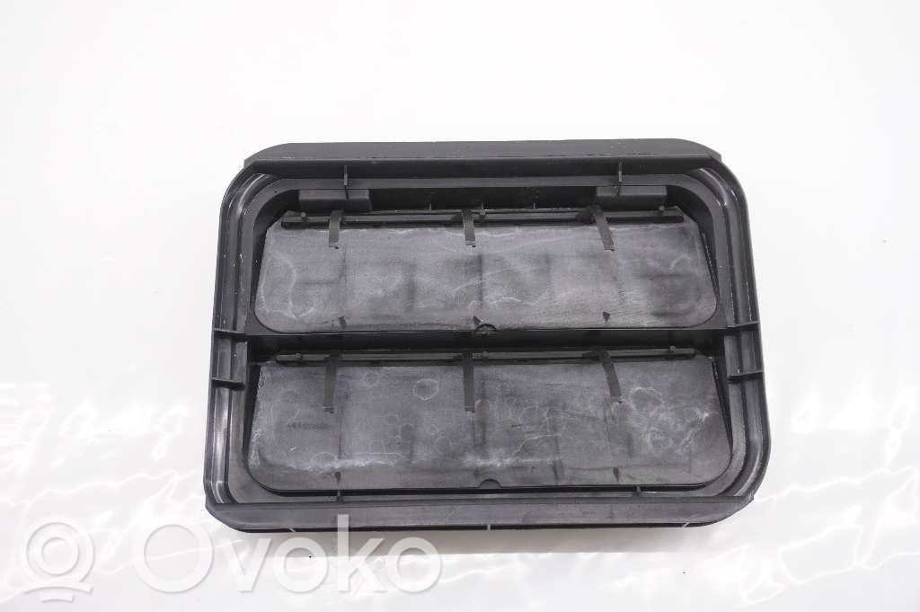 Peugeot 208 I Quarter panel pressure vent 
