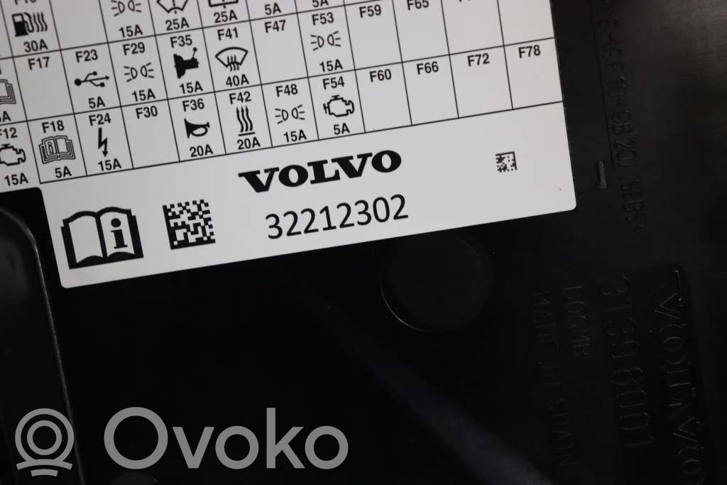 Volvo V60 Couvercle de boîte à fusibles 