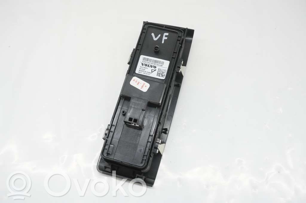 Volvo XC40 Electric window control switch 