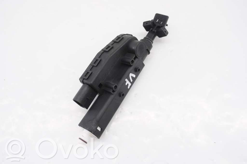 Volvo V70 Headlight washer spray nozzle 
