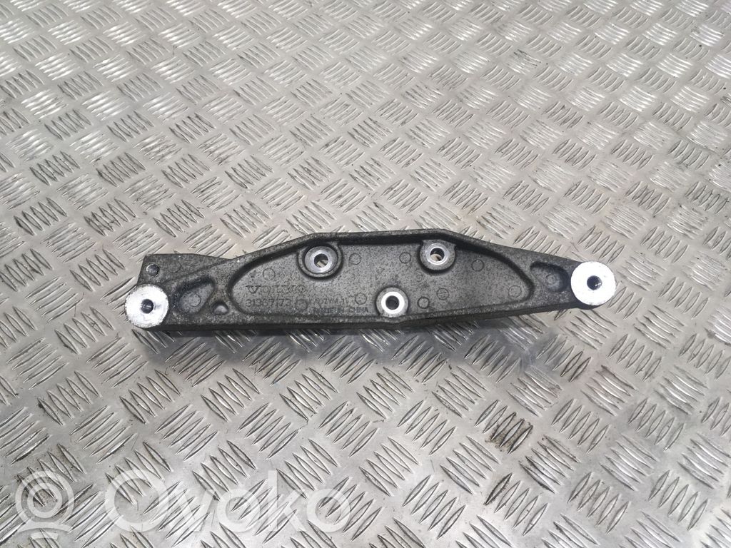 Rear differential/diff mount bracket   31367173