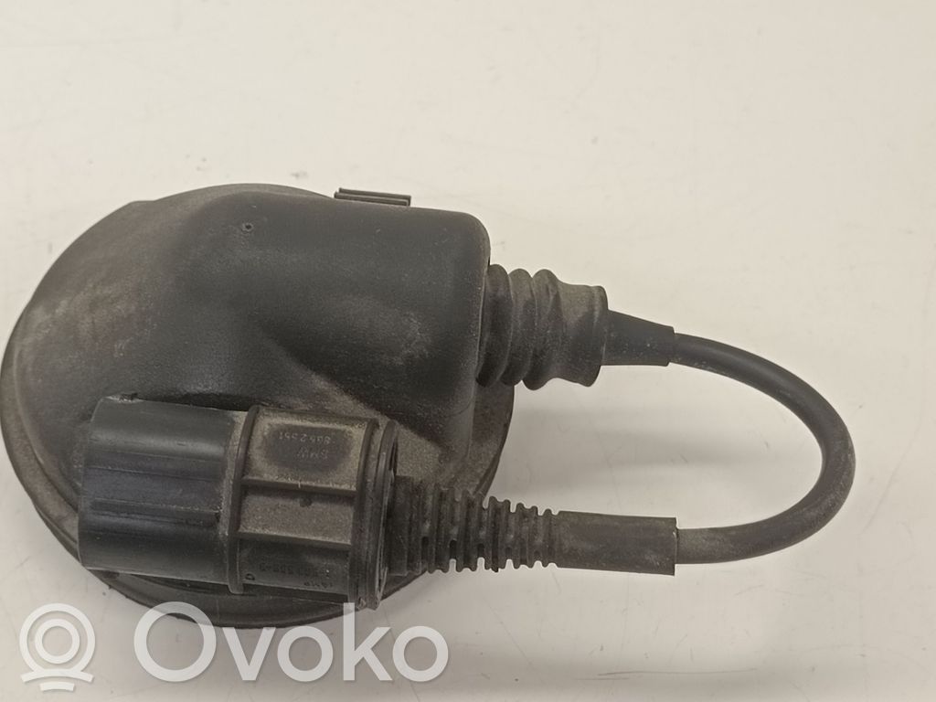 BMW 7 E65 E66 Kita variklio skyriaus detalė 