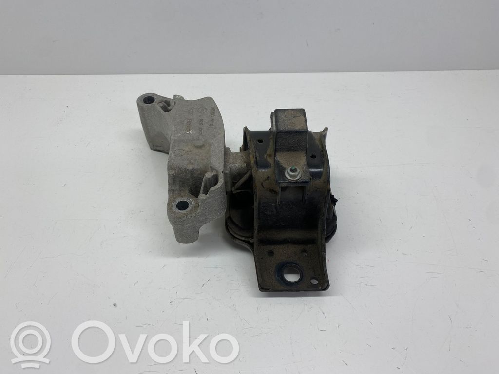 Nissan Qashqai Engine mounting bracket 