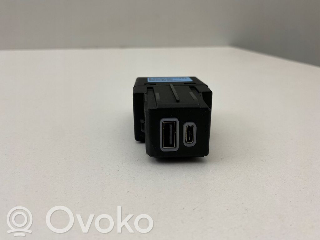 Jeep Compass Gniazdo / Złącze USB 