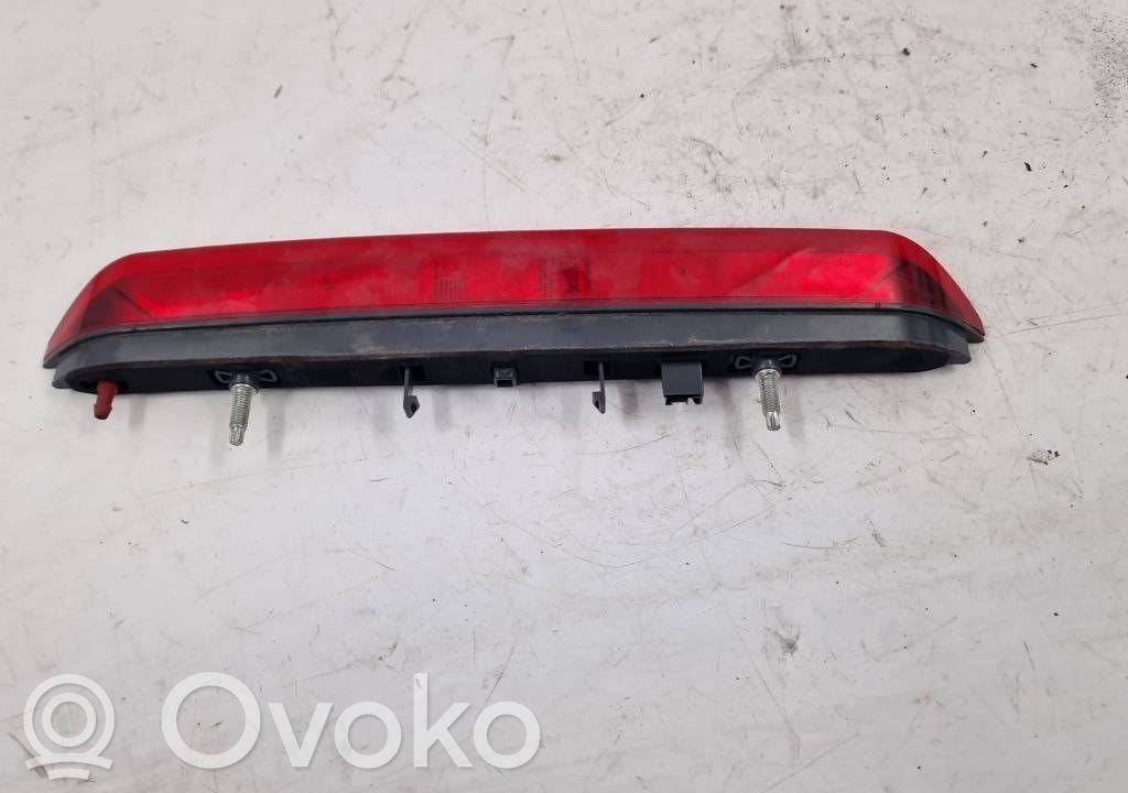 Kolmas/lisäjarruvalo