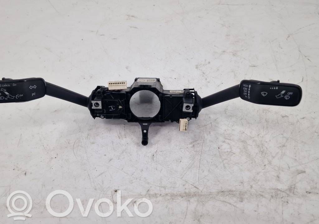 Skoda Superb B8 (3V) Interruptor/palanca de limpiador de luz de giro 