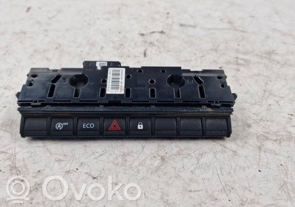 Renault Clio V Hätävilkkujen kytkin 