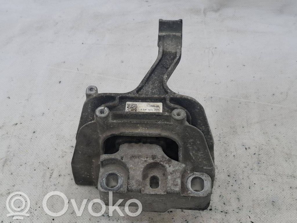 Volkswagen Tiguan Engine mount bracket 