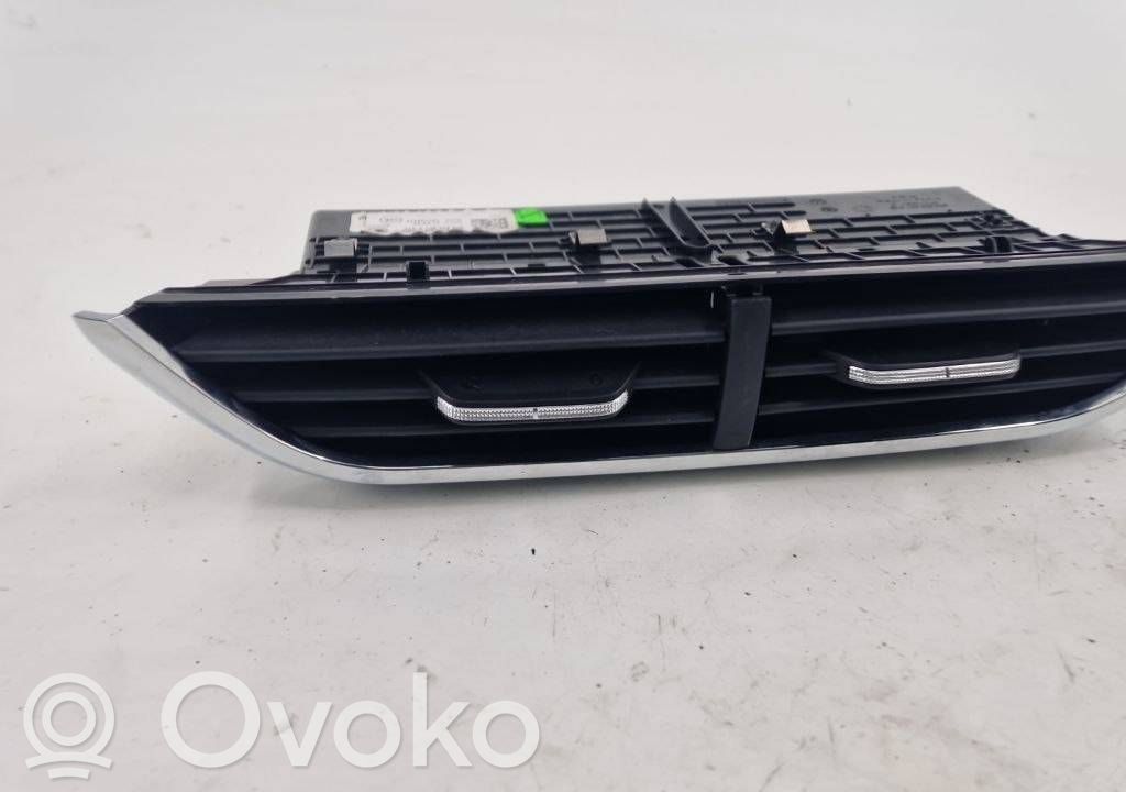Skoda Octavia Mk4 Dysze / Kratki środkowego nawiewu deski rozdzielczej 