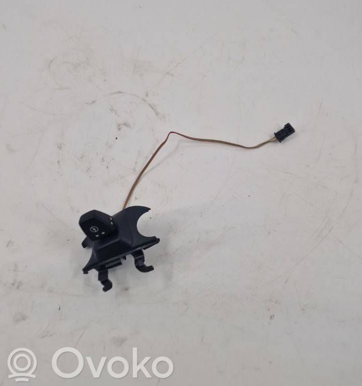 Steering wheel adjustment switch