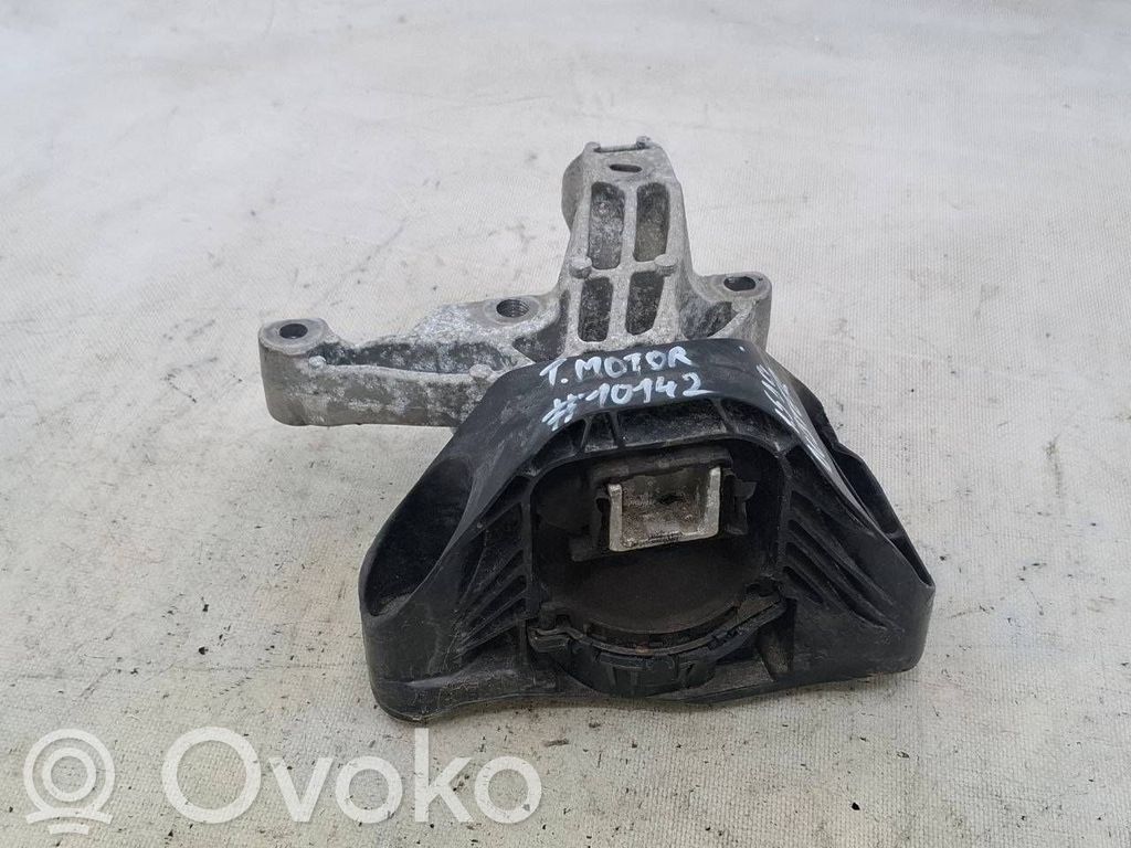 Dacia Duster II Engine mount bracket 