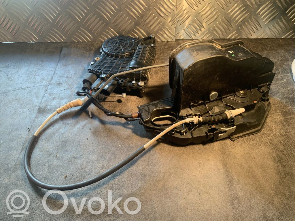 BMW 7 F01 F02 F03 F04 Zamek drzwi tylnych 