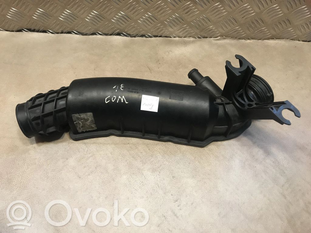 Część rury dolotu powietrza   A2710901937