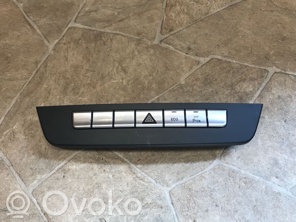 Mercedes-Benz C W204 Przycisk świateł awaryjnych 