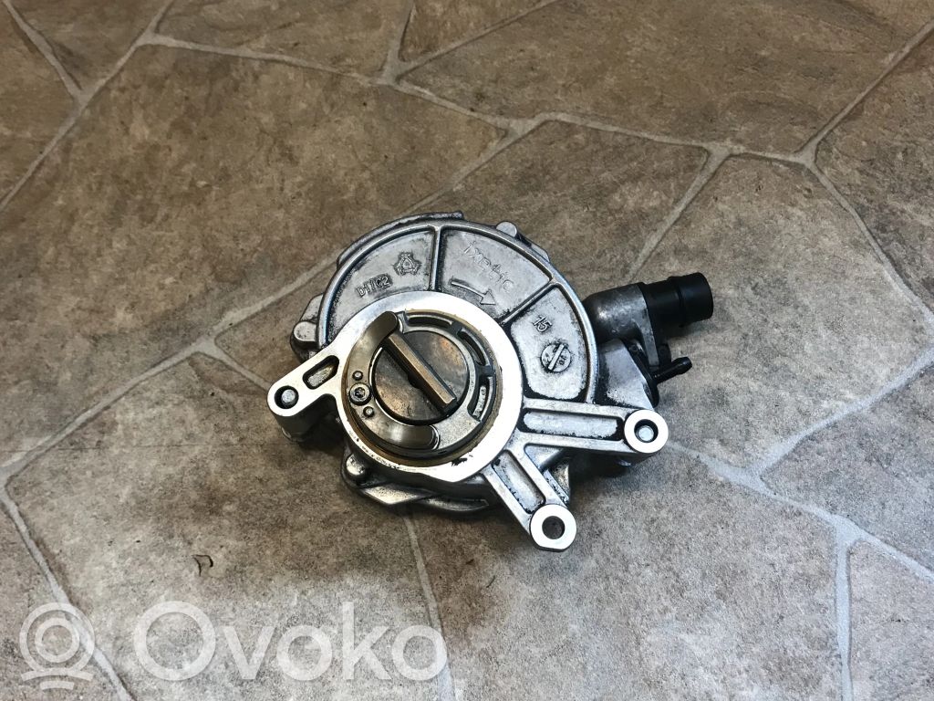 BMW 7 F01 F02 F03 F04 Vakuumo pompa 