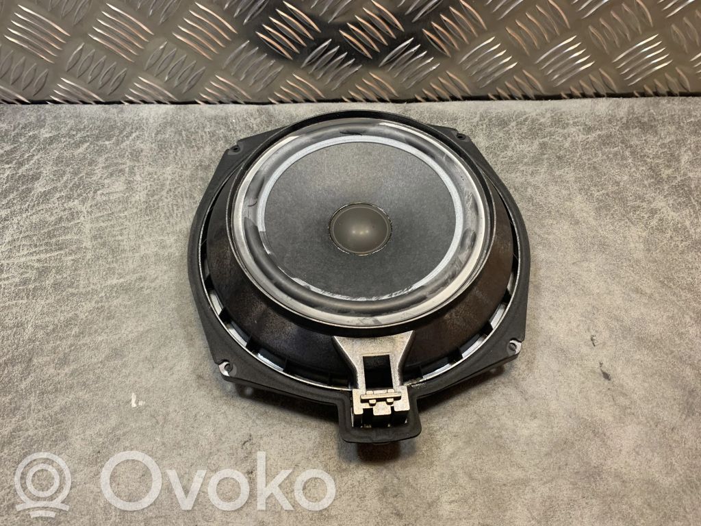 BMW 5 E60 E61 Žemo dažnio garsiakalbis 