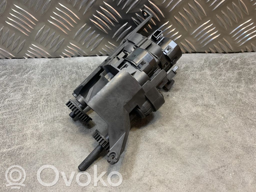 BMW 7 E65 E66 Sklendės valdymo varikliukas 