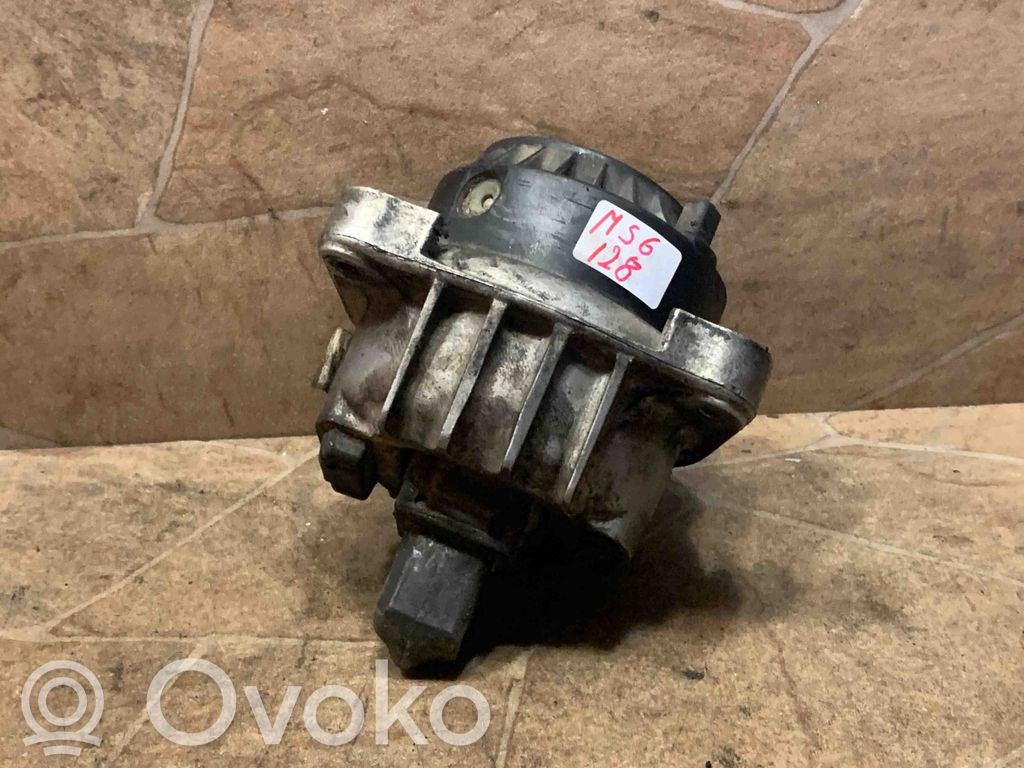 BMW 5 F10 F11 Engine mount bracket 