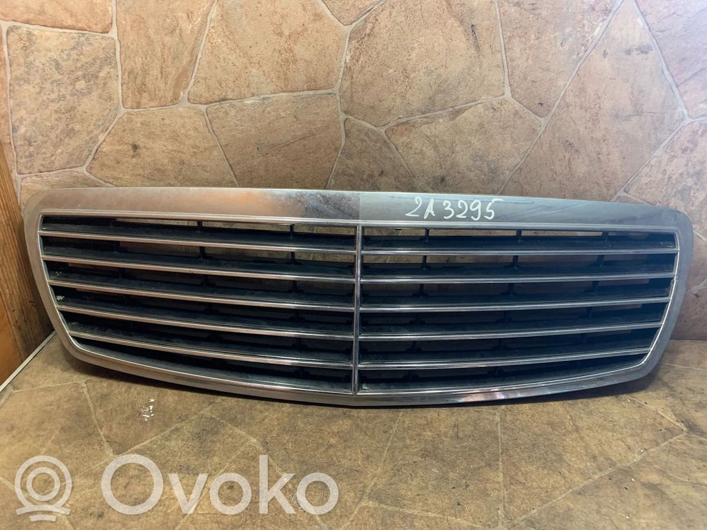 Mercedes-Benz E W211 Front bumper upper radiator grill 