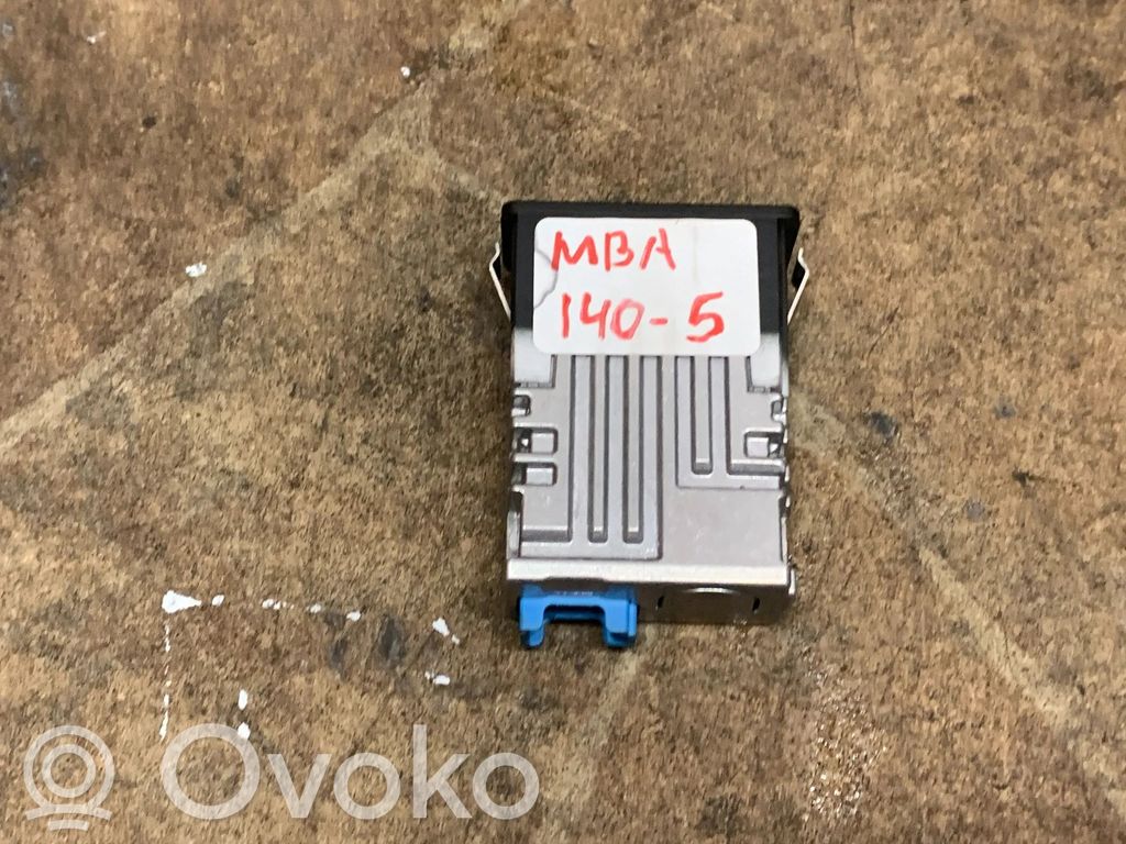 BMW 3 G20 G21 Enchufe conector USB 