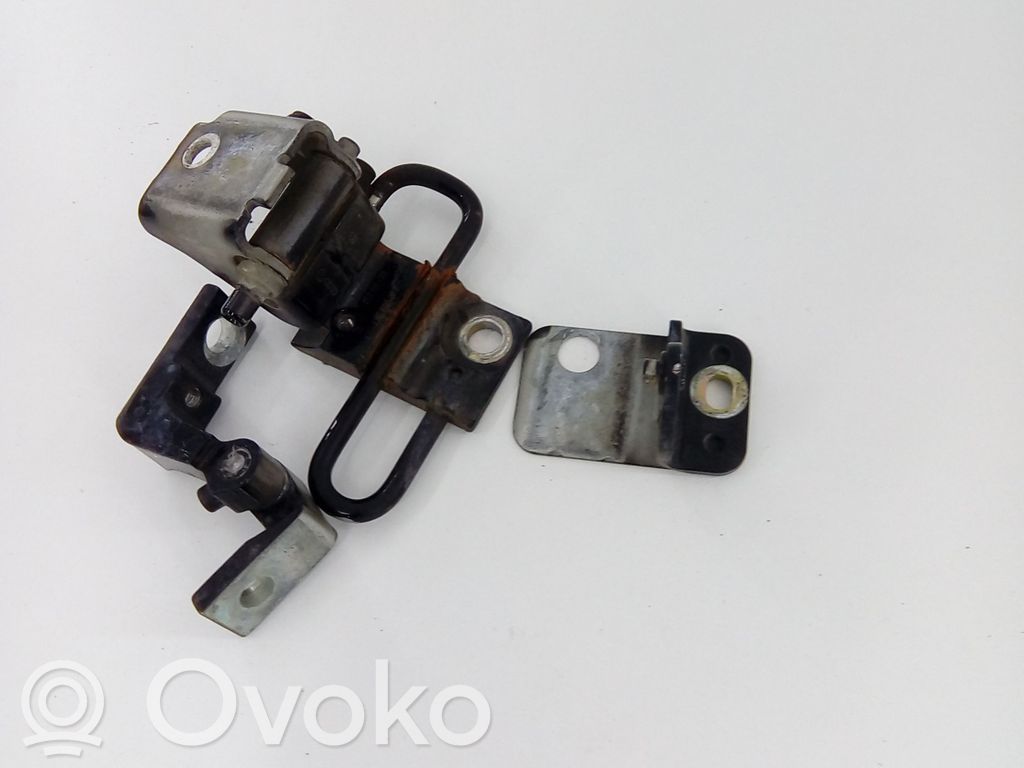 Audi A4 S4 B7 8E 8H Front door lower hinge 