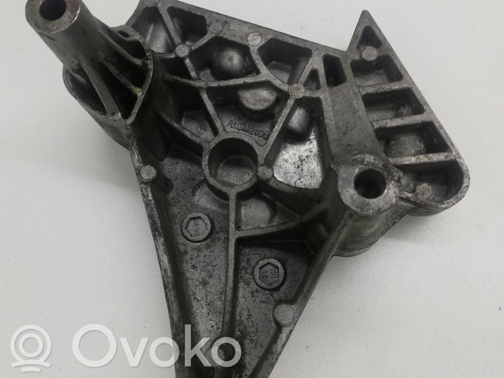 Audi A4 S4 B7 8E 8H Engine mounting bracket 