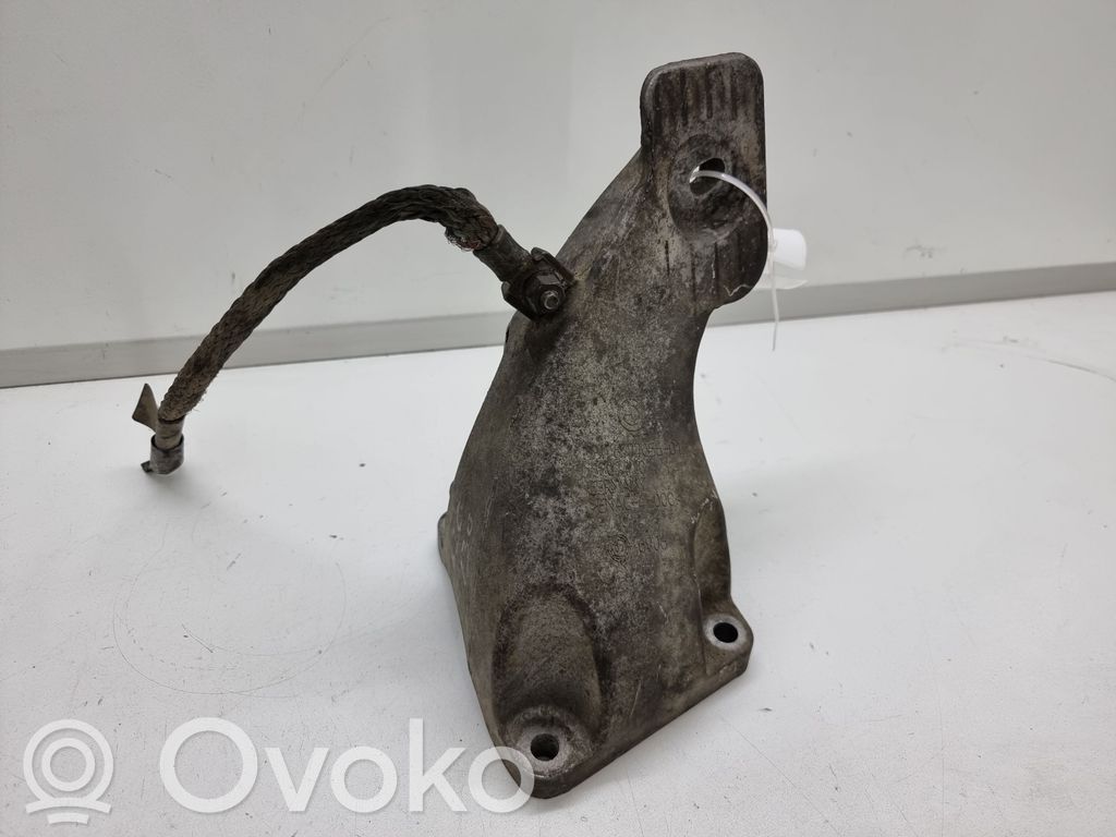 BMW 5 E60 E61 Variklio tvirtinimo kronšteinas 