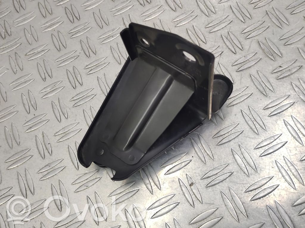 Volkswagen PASSAT B8 ABS-pumpun kiinnike 