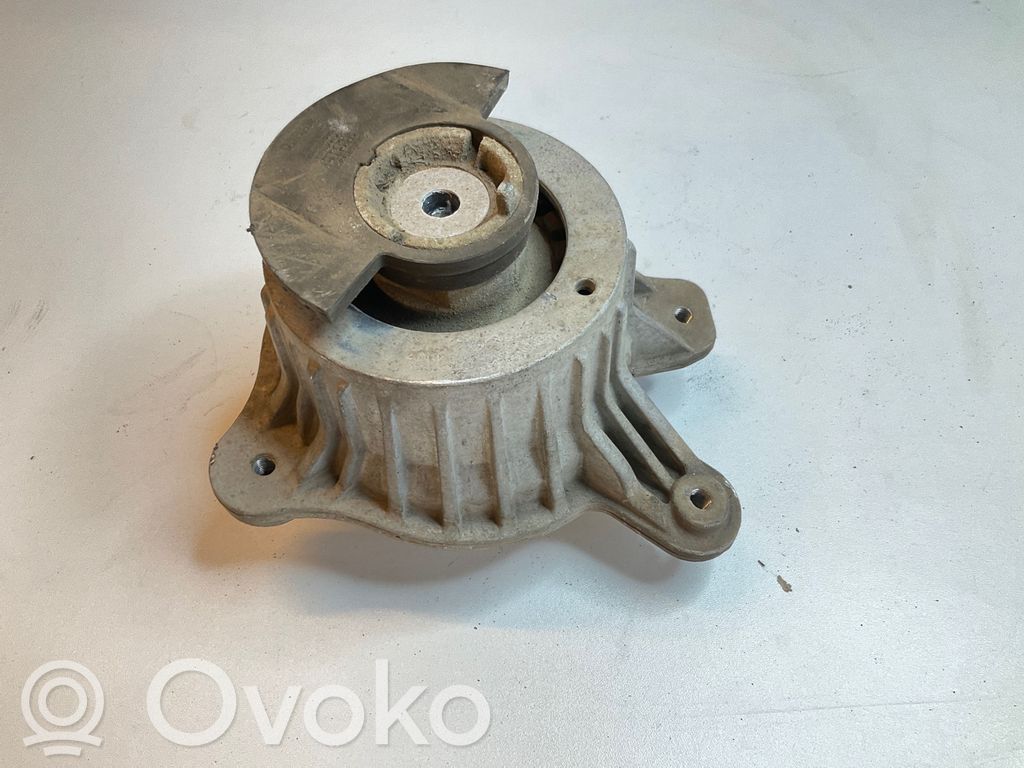 Mercedes-Benz E W238 Engine mount bracket 