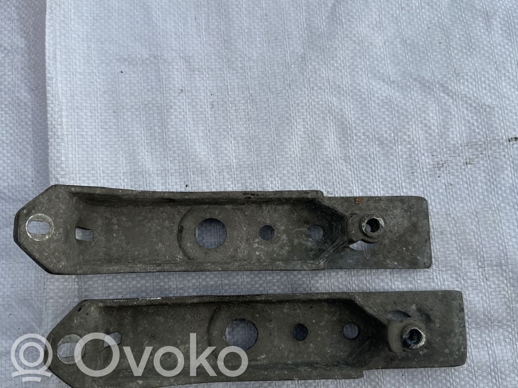 Engine mounting bracket   1011073005