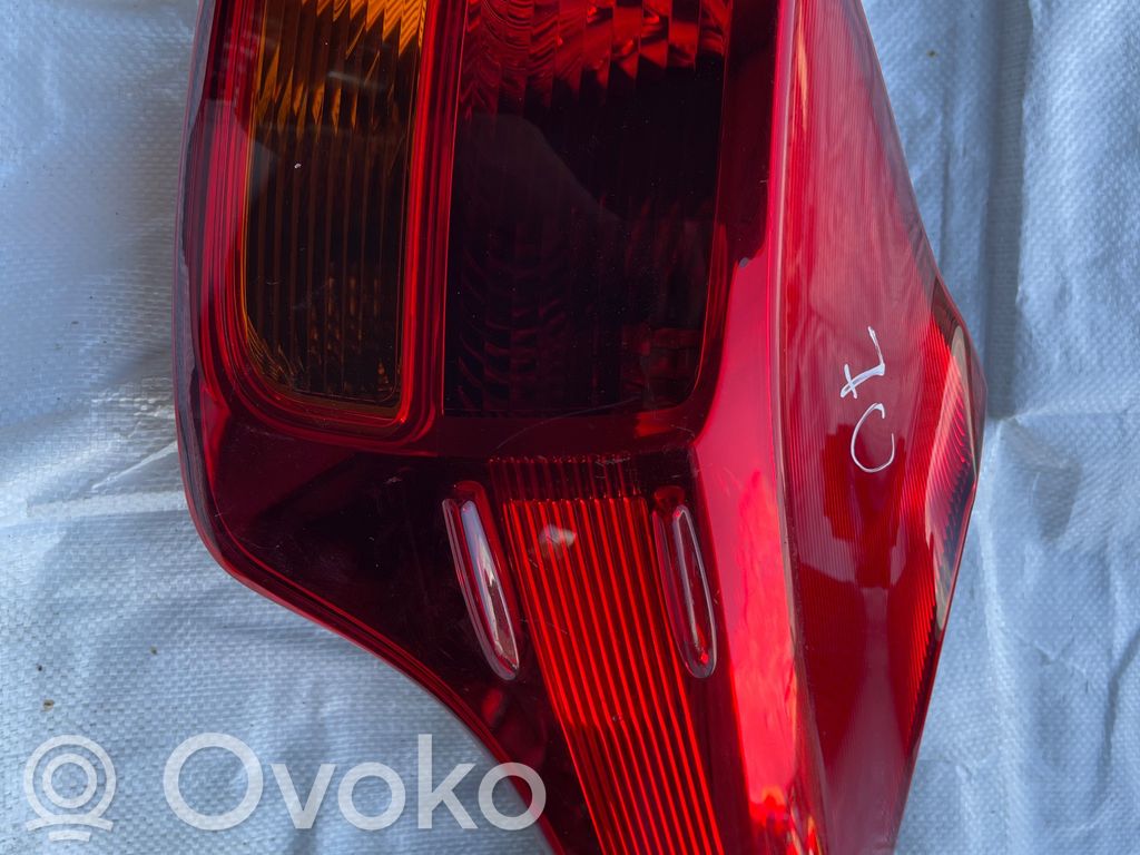 Toyota RAV 4 (XA40) Aizmugurējais lukturis virsbūvē 