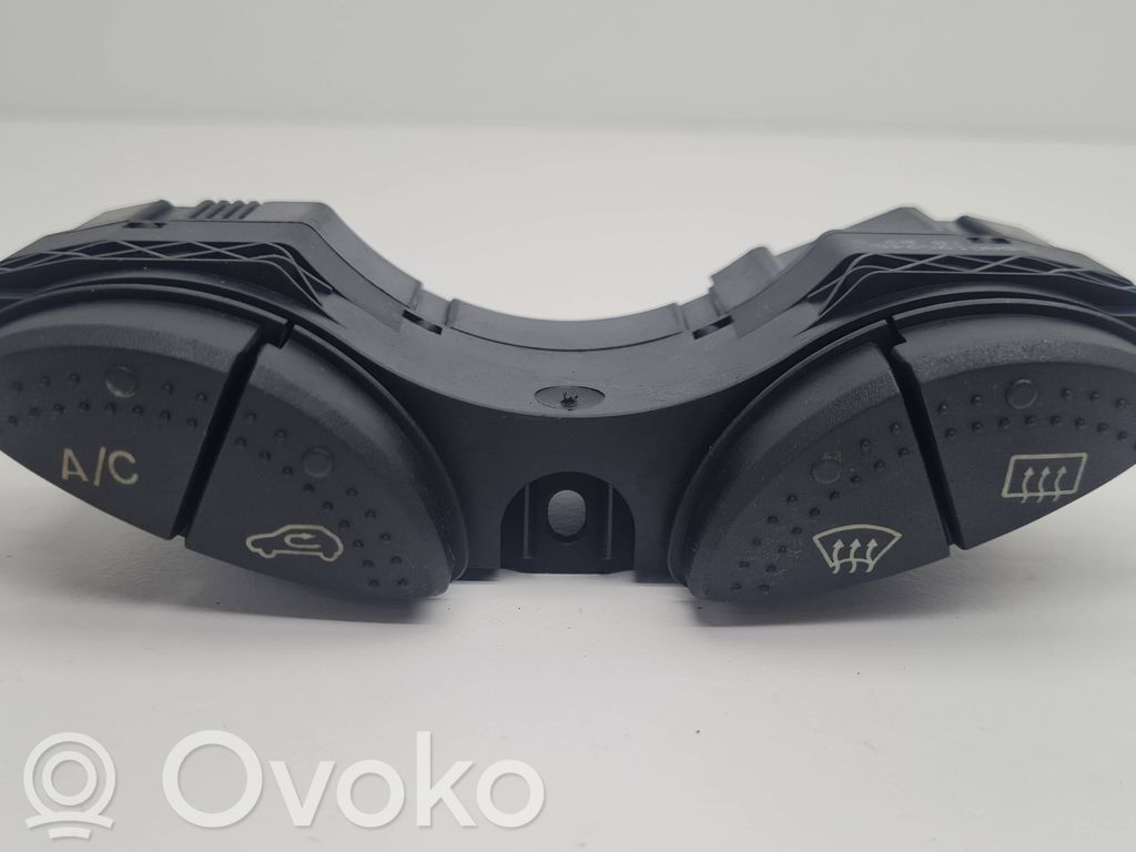 Ford Focus Tuulilasinlämmittimen kytkin 