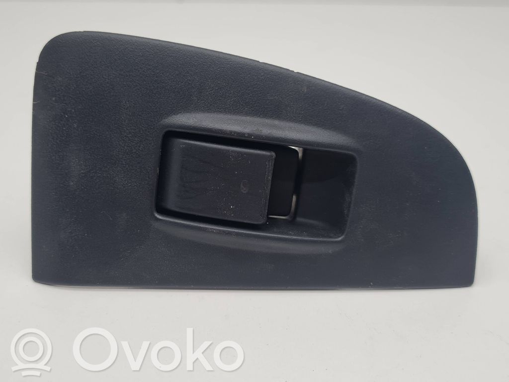 Toyota Avensis T250 Electric window control switch 