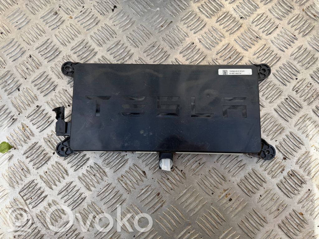 Tesla Model X Comfort/convenience module 