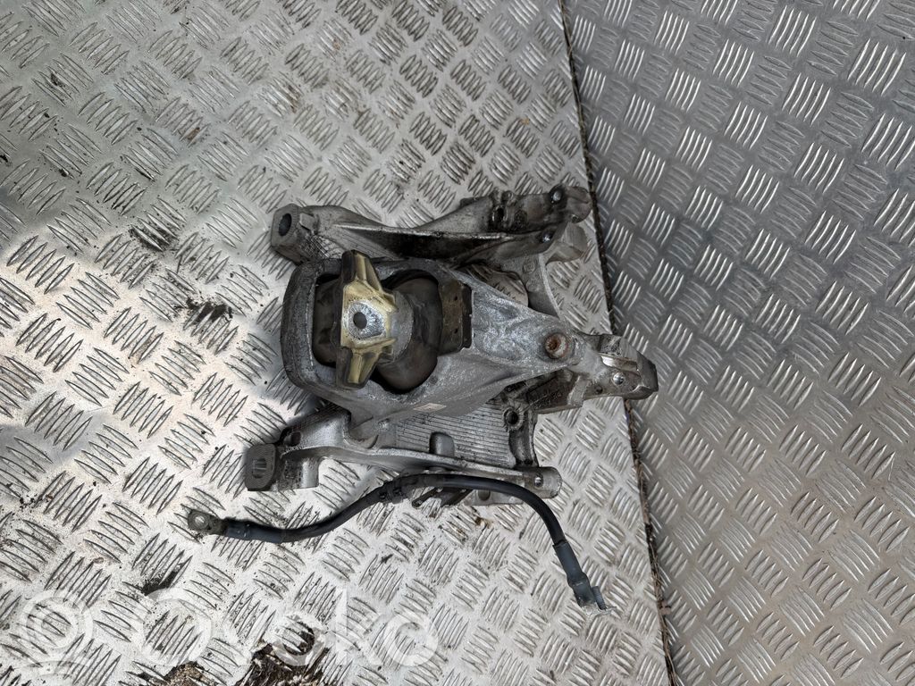 Audi A4 S4 B9 Engine mount bracket 