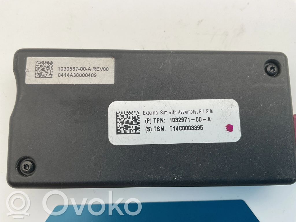Tesla Model S Aerial antenna amplifier 