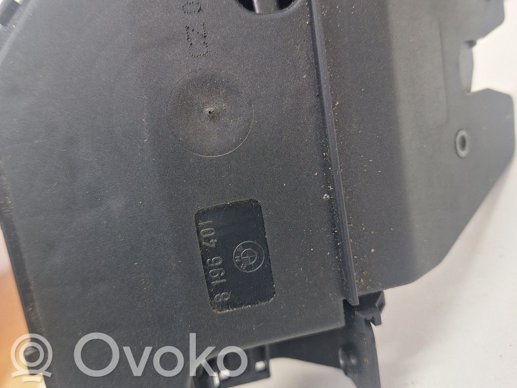 Aizmugurējā pārsega slēdzene   8196401