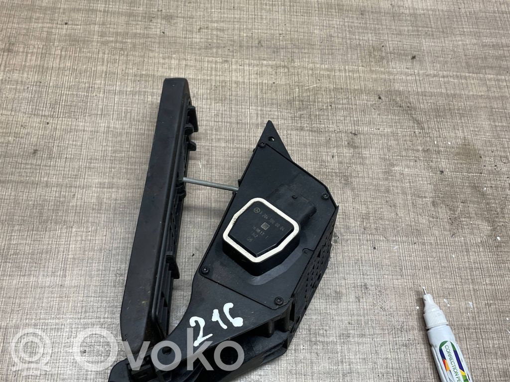 Mercedes-Benz C W204 Accelerator throttle pedal 
