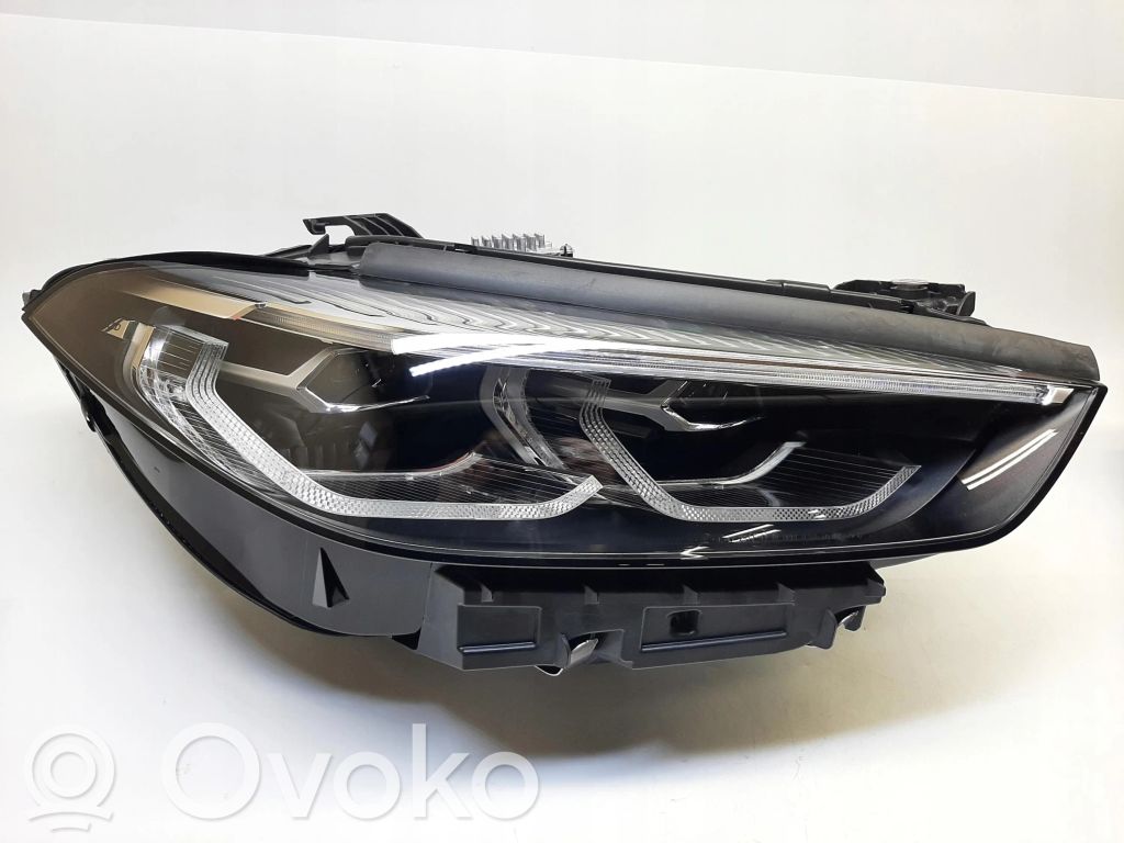 BMW 8 G15 Lampa przednia 