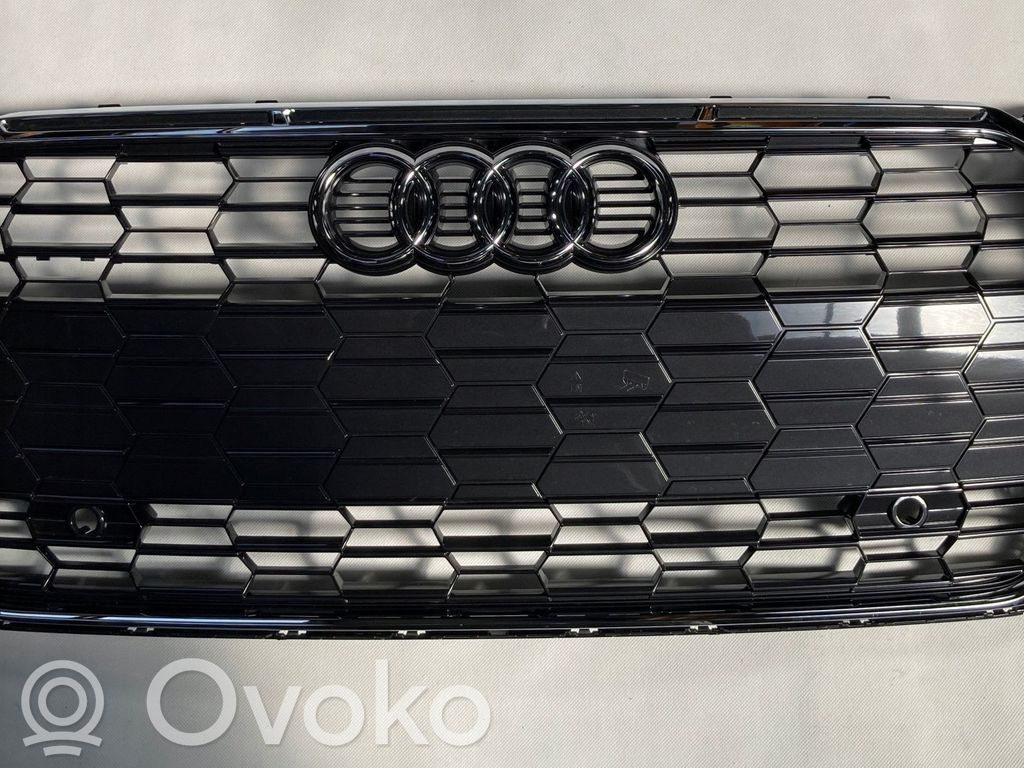 Audi A5 Etupuskurin ylempi jäähdytinsäleikkö 