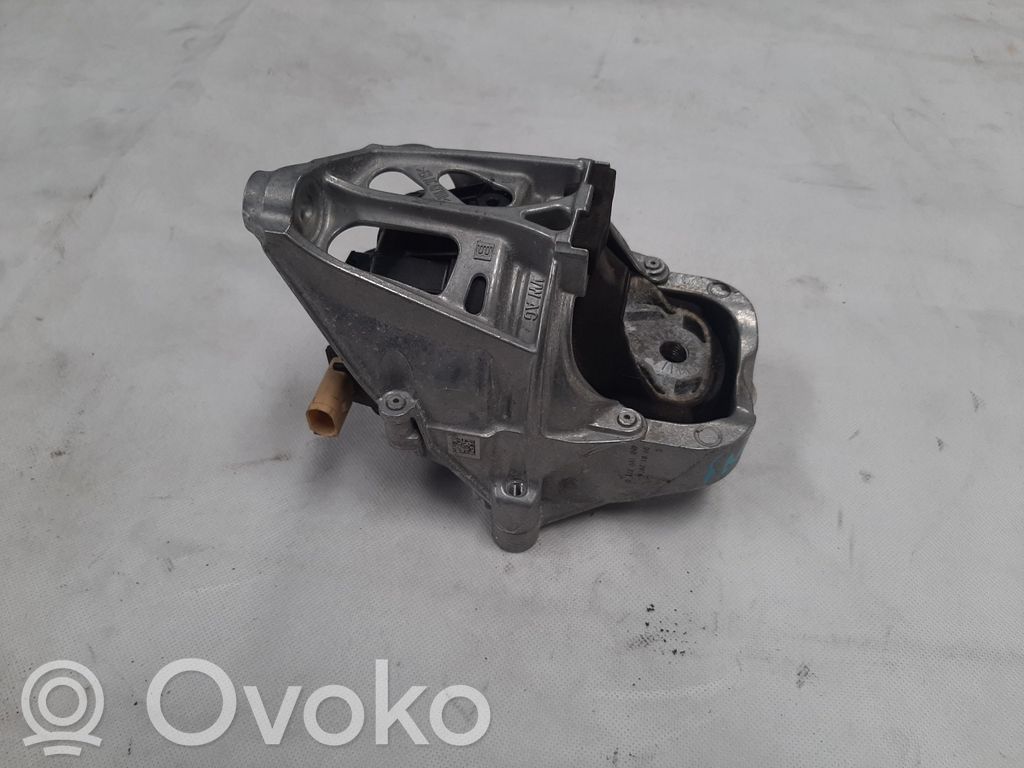Audi Q7 4M Engine mount bracket 