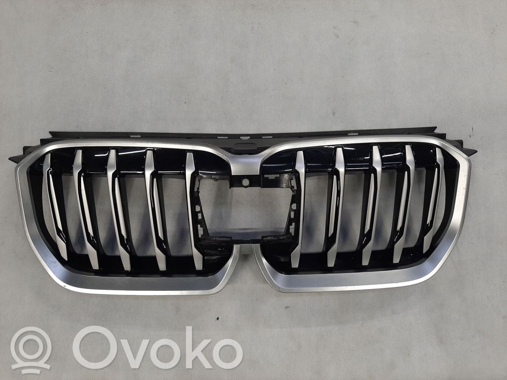 BMW X1 U11 Maskownica / Grill / Atrapa górna chłodnicy 
