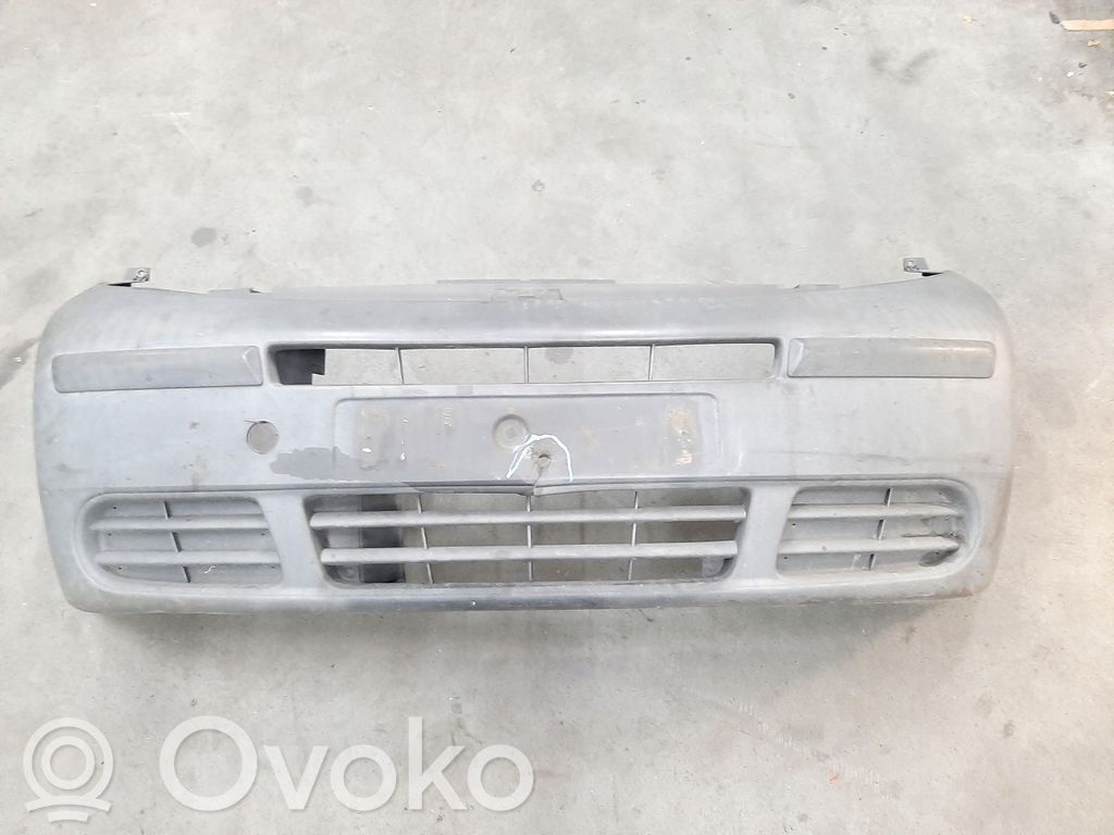 Renault Trafic II (X83) Parachoques delantero 